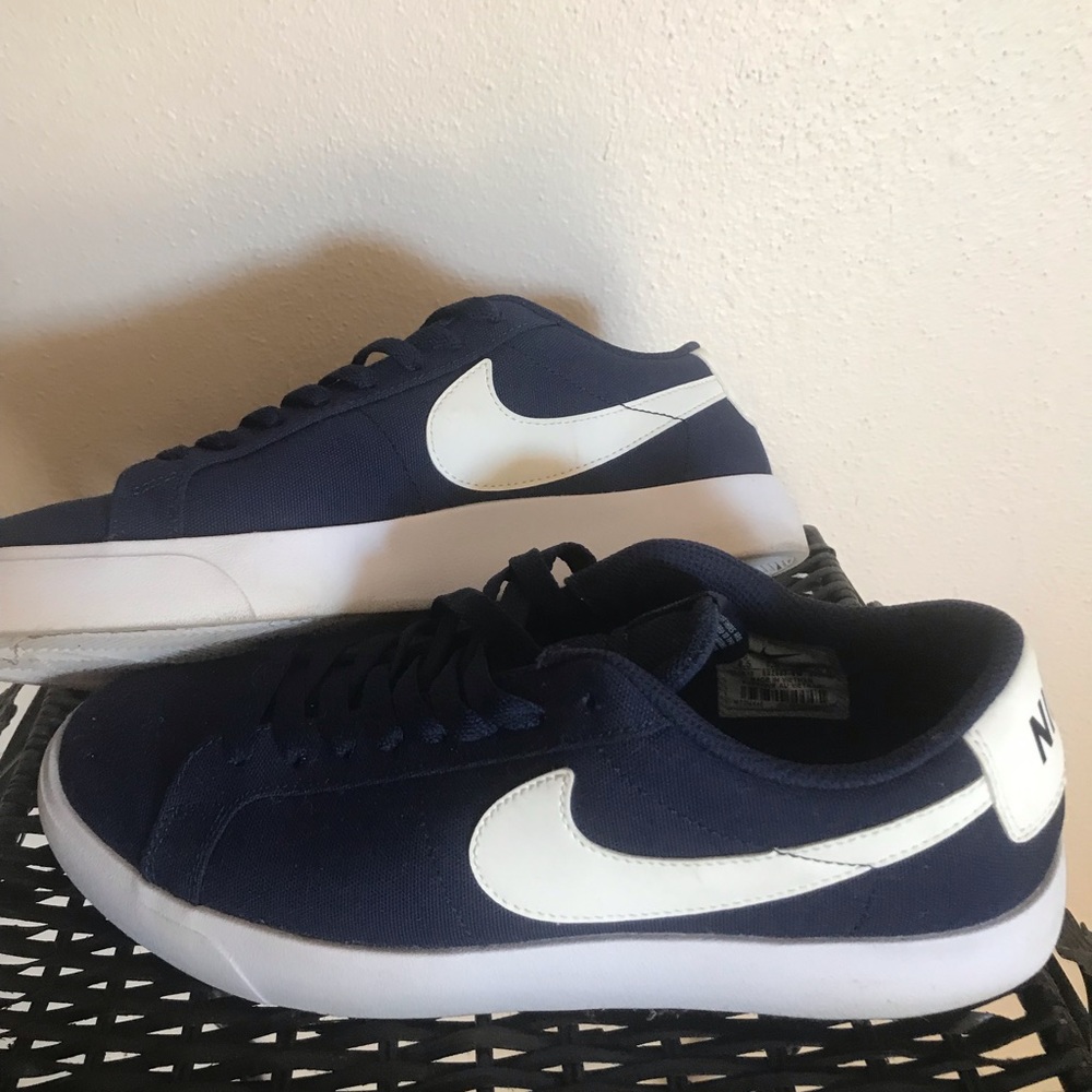 Nike tennis shoes